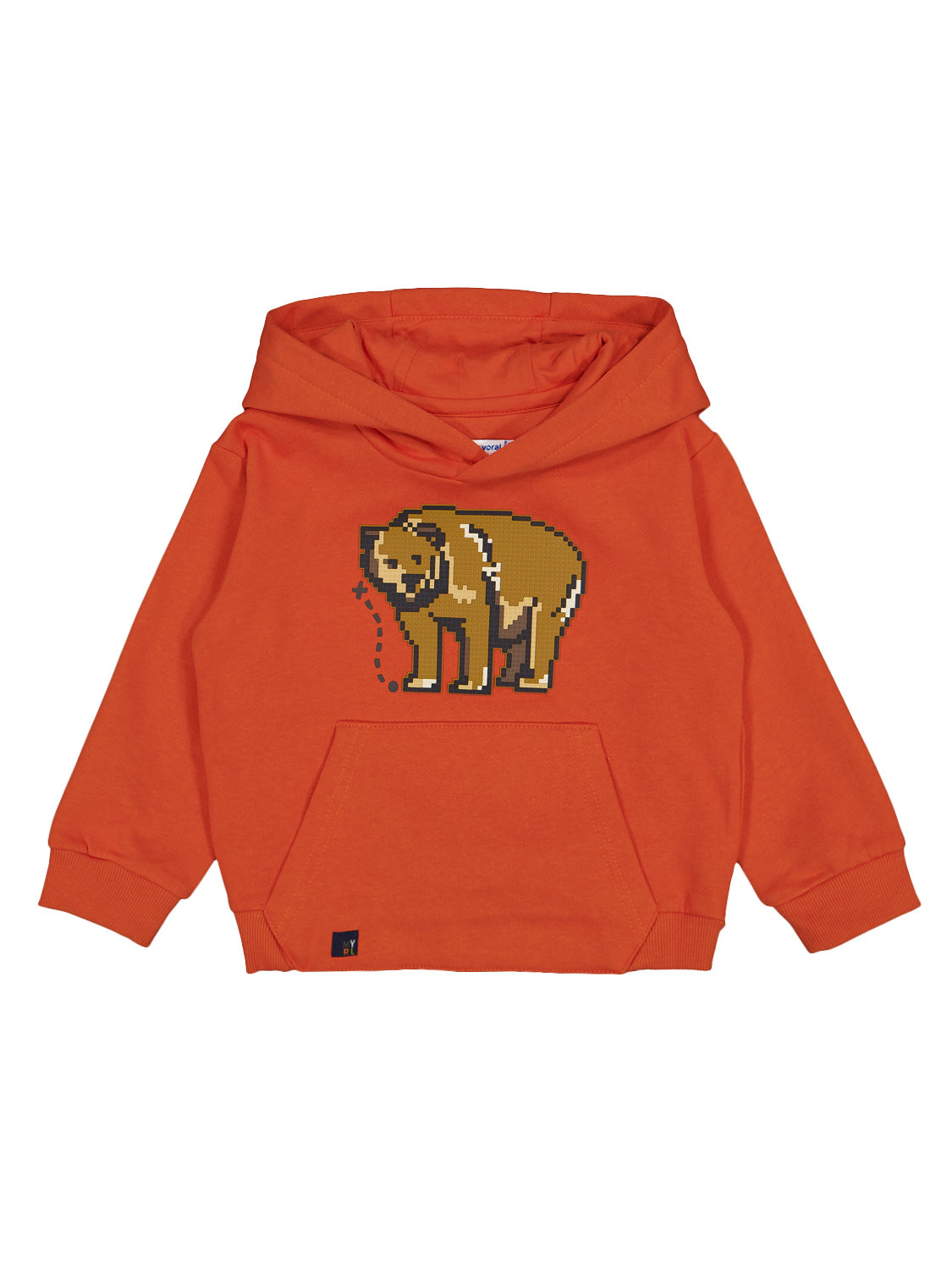 Orangefarbener Hoodie Camel mit Kapuze und Kängurutasche, zeigt einen pixelartigen Bären auf der Vorderseite, ideal für spielerischen Charme in der Kindermode von bellybutton.