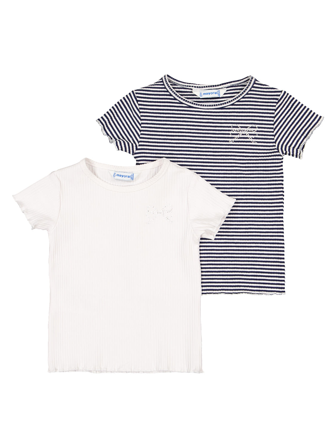 Zwei Kinder-T-Shirts: T-Shirt Weiß mit Rippstruktur und Schleife; navy-weiß gestreiftes Shirt mit Schleife, Saumabschluss und Rundhalsausschnitt. Ideal für stilvolle Kinderbekleidung bei bellybutton.