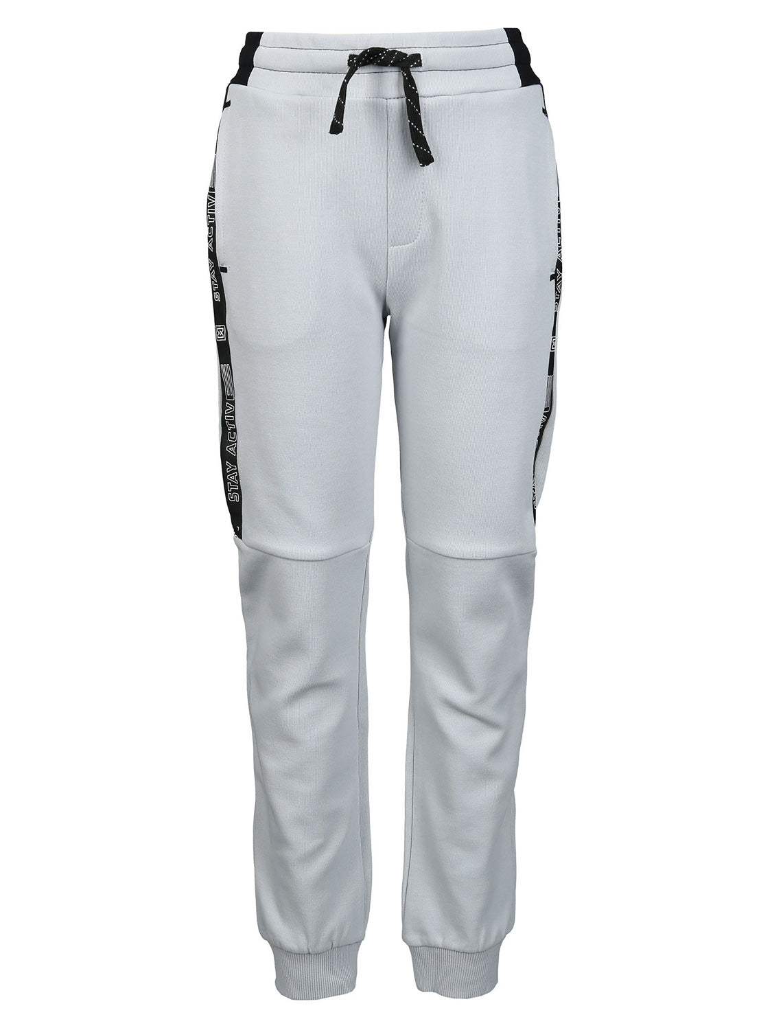 Jogginghose Grau mit elastischem Bund, schwarzen Seitenstreifen mit „STAY ACTIVE“-Schriftzug und verstärkten Kniepartien. Ideal für aktive Kinder im bellybutton-Style.