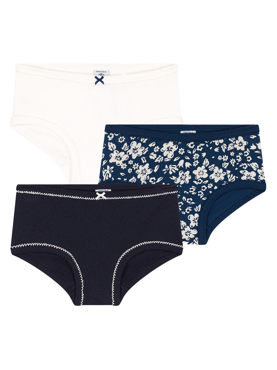 Slip FLOWER 3er Pack in bunt: Drei Baumwoll-Slips für Mädchen mit weißen und maritimen Designs, kleinen Schleifen und Blumenmuster, ideal für komfortable Alltagskleidung.