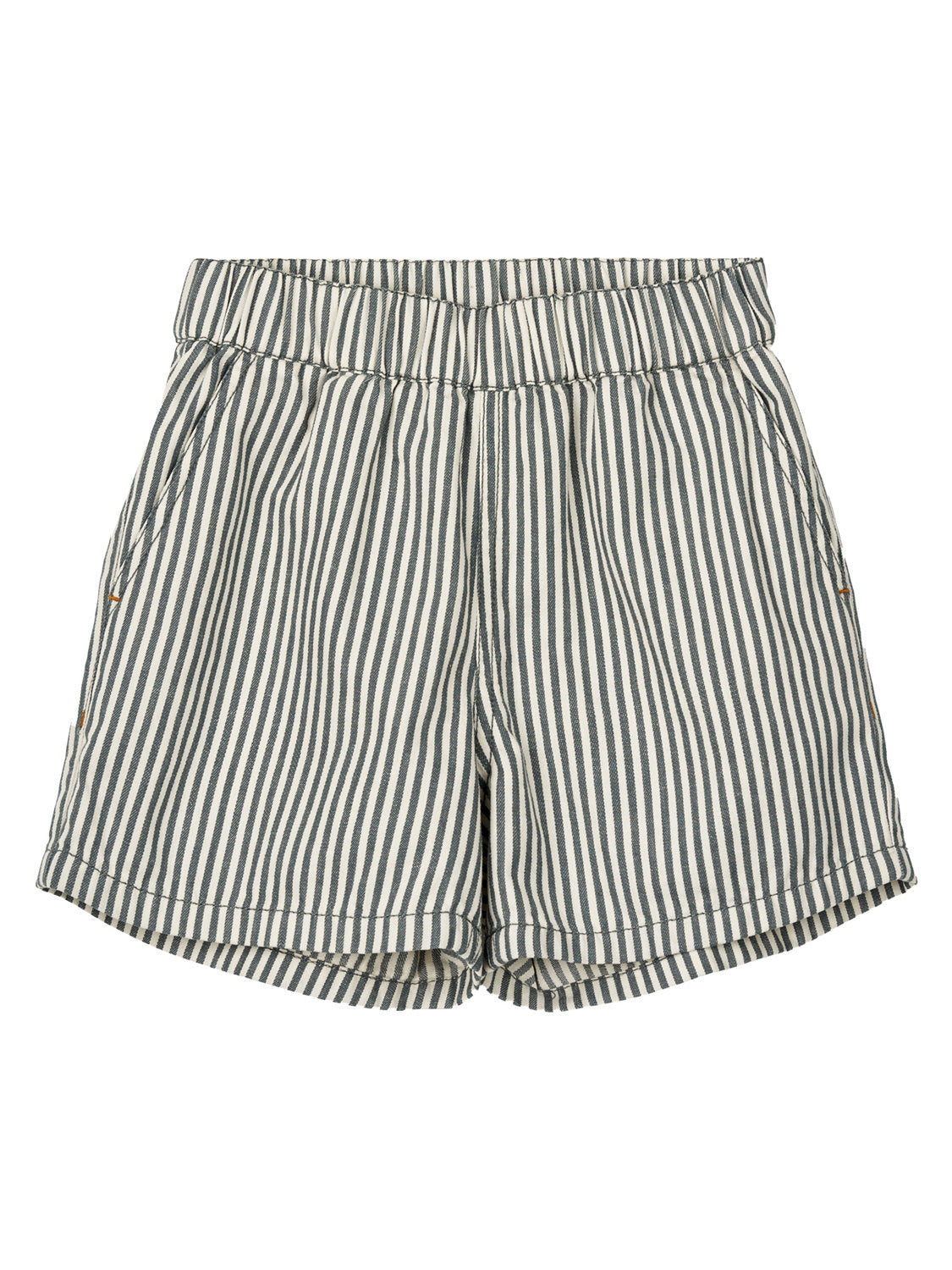 Shorts AYO gestreift in dunkelblau dunkelblau: Knielange, leichte Shorts mit elastischem Bund, vertikalen Streifen, Seitentaschen und sanft gerundetem Saum. Perfekt für lässige Kindermode von bellybutton.