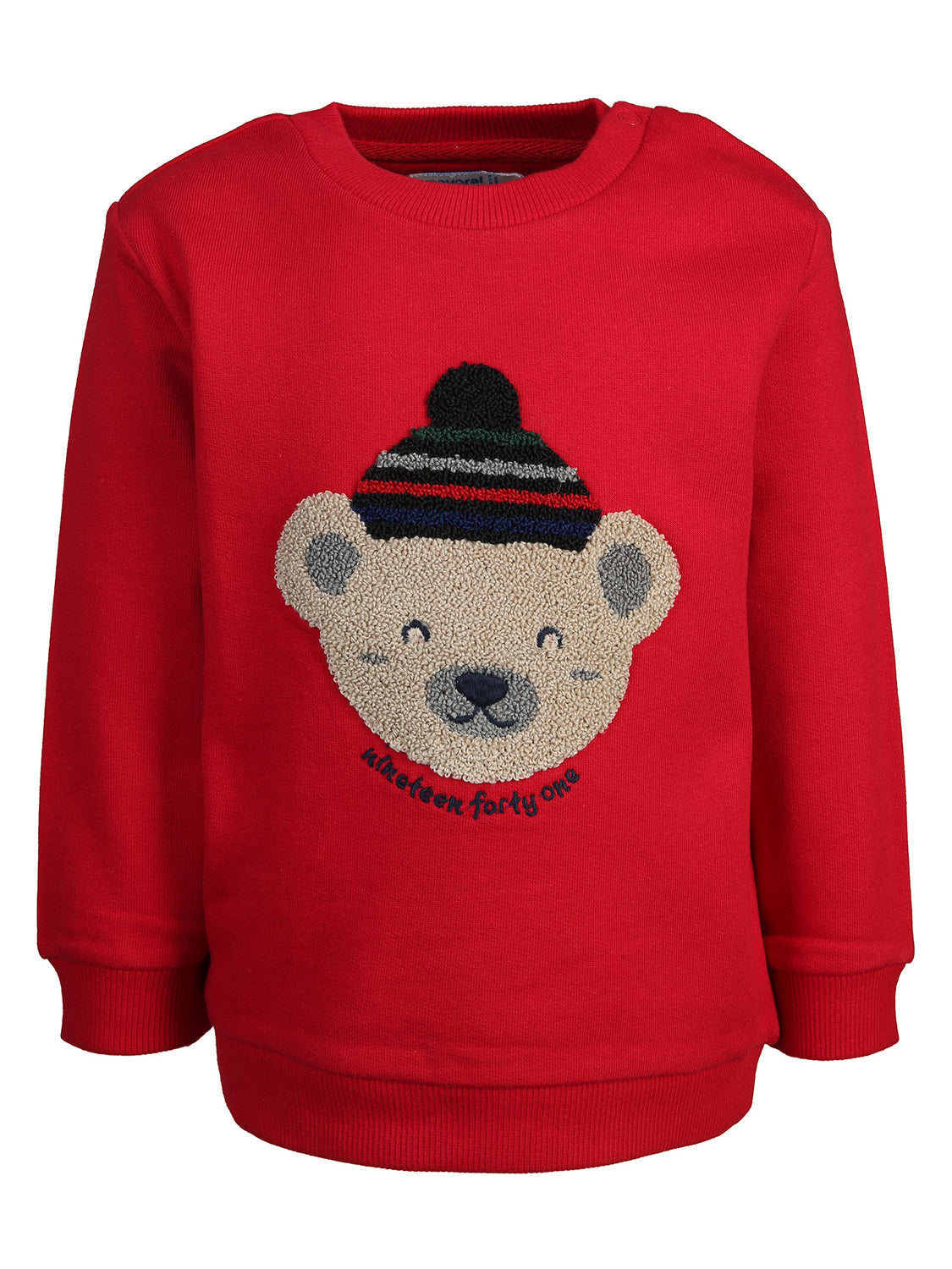 Sweatshirt OSO FELIZ in rot rot zeigt ein strukturiertes Teddybärengesicht mit gestreifter Bommelmütze und Stickerei nineteen forty one unter dem Kinn. Ideal für Kinder.