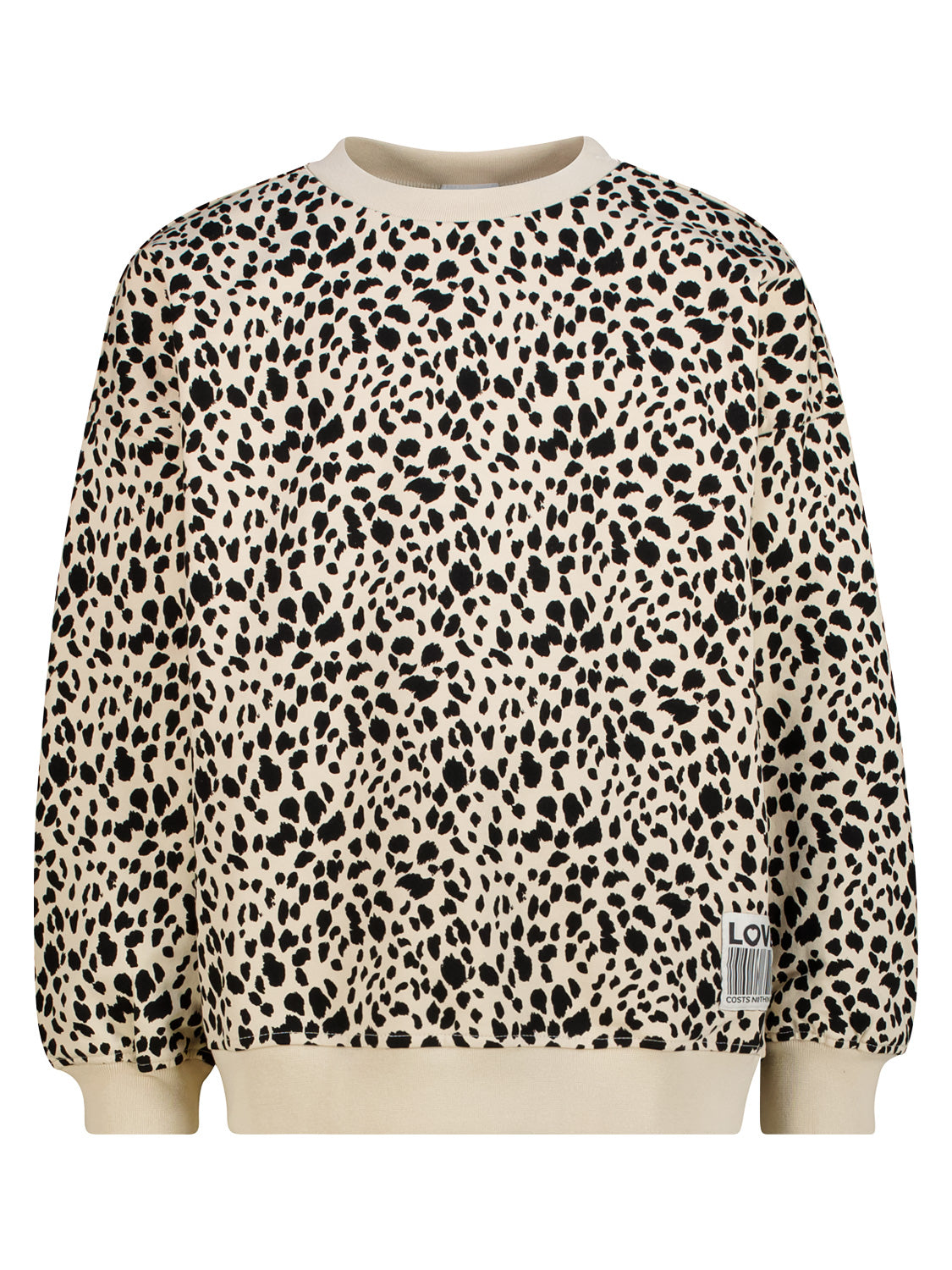 Sweatshirt Beige mit schwarzen Leopardenflecken, aus Bio-Baumwolle, locker geschnitten. Mit Rippbündchen und kleinem LOVE-Etikett am Saum.