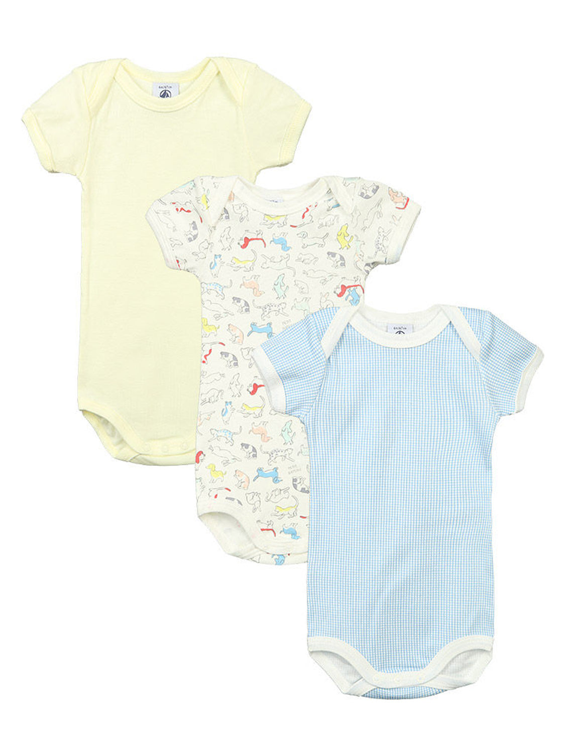 Drei Kurzarm-Bodysuits aus dem Kurzarm-Body HUNDE 3er Pack: ein einfarbiges, ein mit Hundemuster und ein kariertes Design, ideal für Babys von bellybutton.