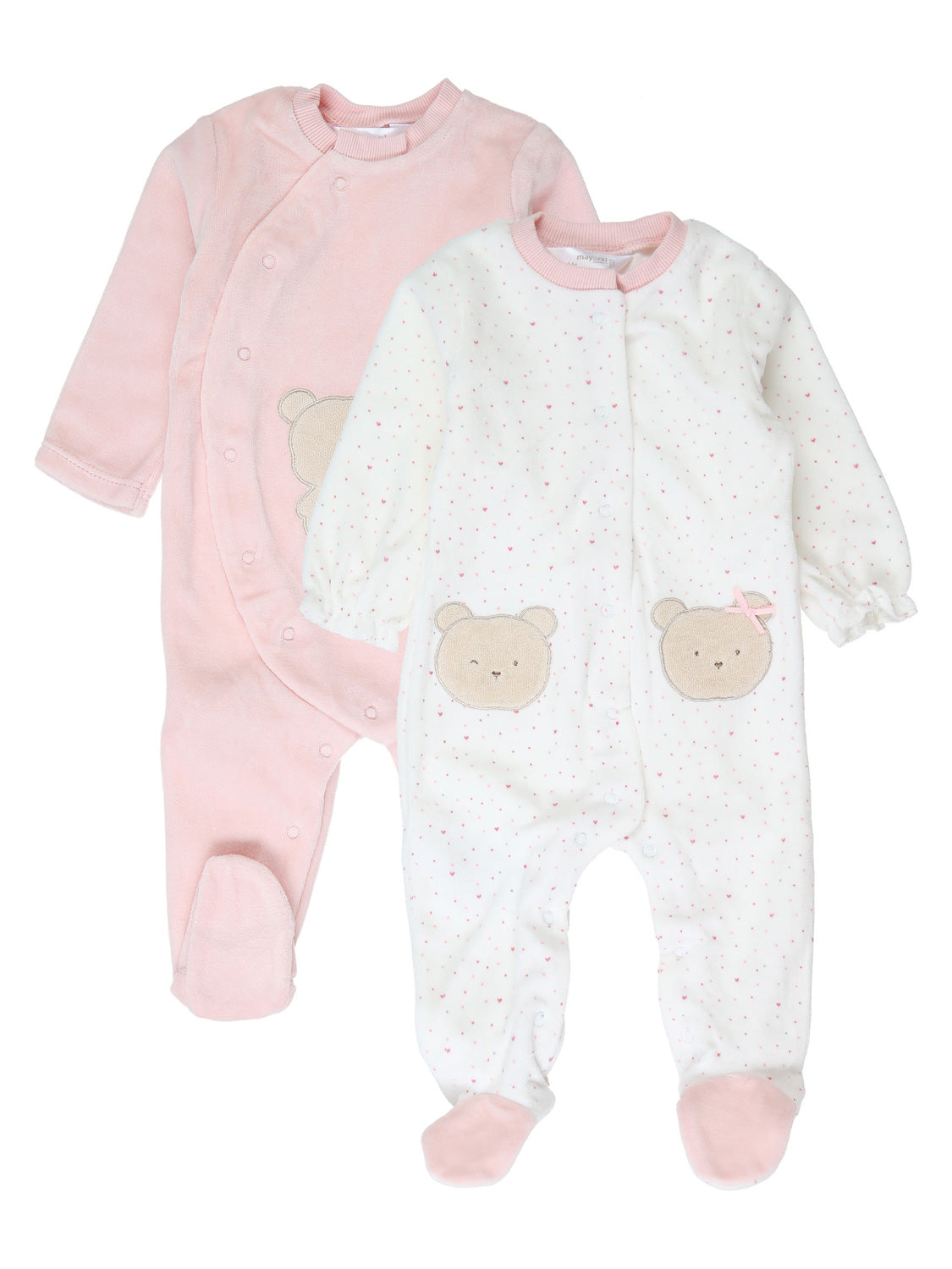 Zwei Nicki-Strampler OSO im 2er Set: ein einfarbig babyrosa und ein weiß mit rosa Herzpunkten, beide mit Bärenapplikationen.