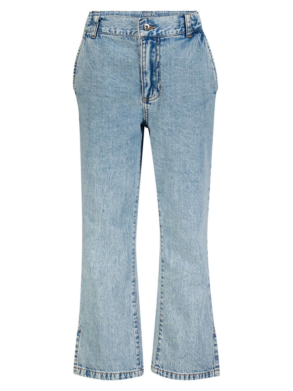 Jeans Blau: Leicht ausgestellte, hell gewaschene Denim-Jeans mit mittelhohem Bund, klassischem Five-Pocket-Design, Gürtelschlaufen und kleinen Seitenschlitzen am Saum. Ideal für stilbewusste Mamas.