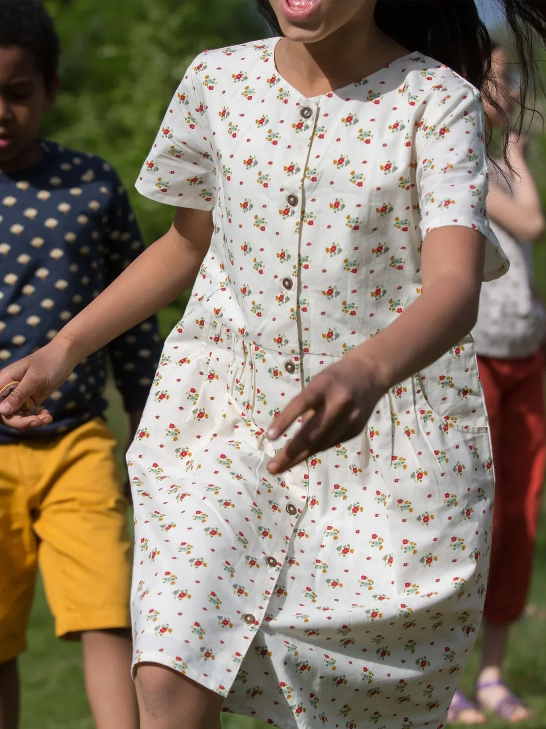 Short-sleeved dress SPRING FLOWERS in white