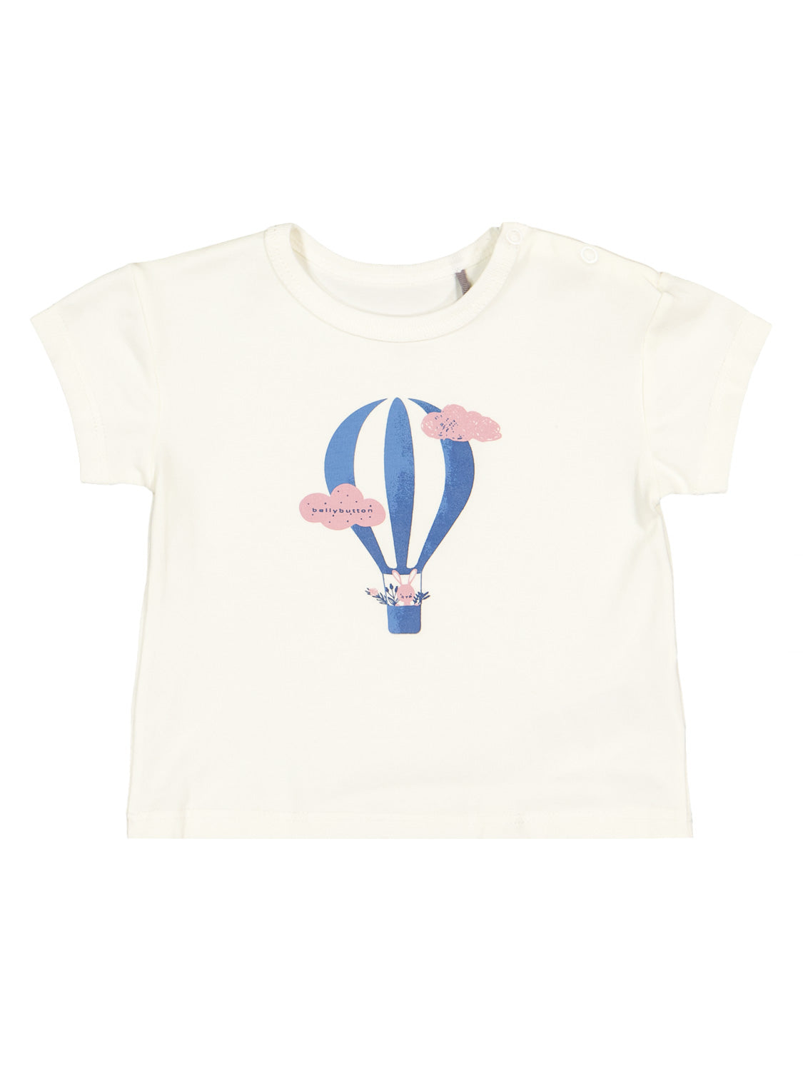 Kurzes Baby-T-Shirt Flower Garden Cremeweiß mit stilisiertem Heißluftballon, Häschen und Blumenmotiv, Schulterknöpfe für einfaches Anziehen, ideal für Babymode von bellybutton.