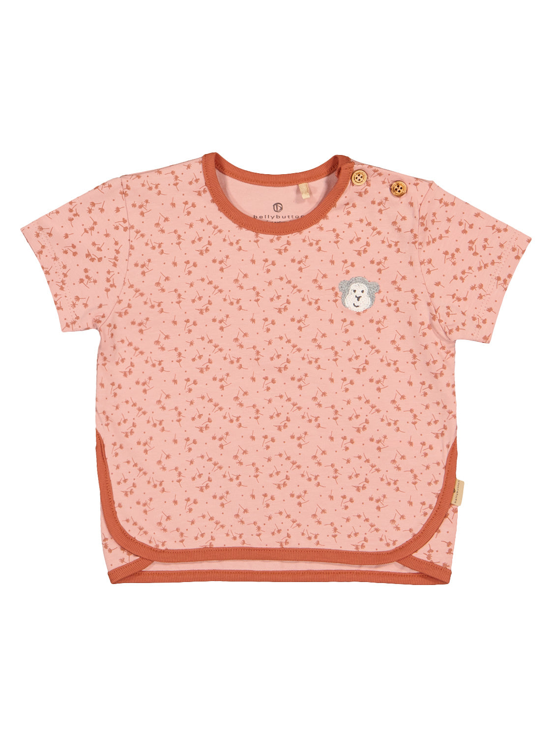 T-Shirt Rosa: Kinder-T-Shirt mit zartem Blumenmuster, dunkelorangenem Besatz, Holzknöpfen an der Schulter und kleinem gesticktem Schafsgesicht. Marke: bellybutton. Ideal für Babys und Kleinkinder.