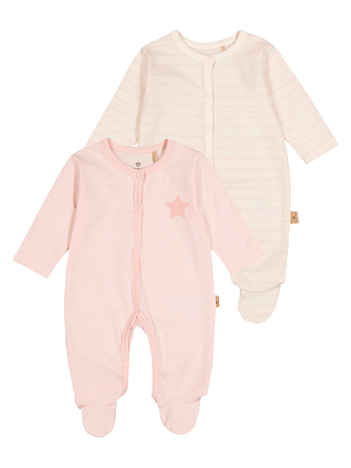 Zweiteiler Rosa: Zwei weiche Stretch-Jersey-Schlafanzüge für Babys von bellybutton, einer in sanftem Apricotrosé mit Stern, der andere cremeweiß mit pinkfarbenen Streifen.
