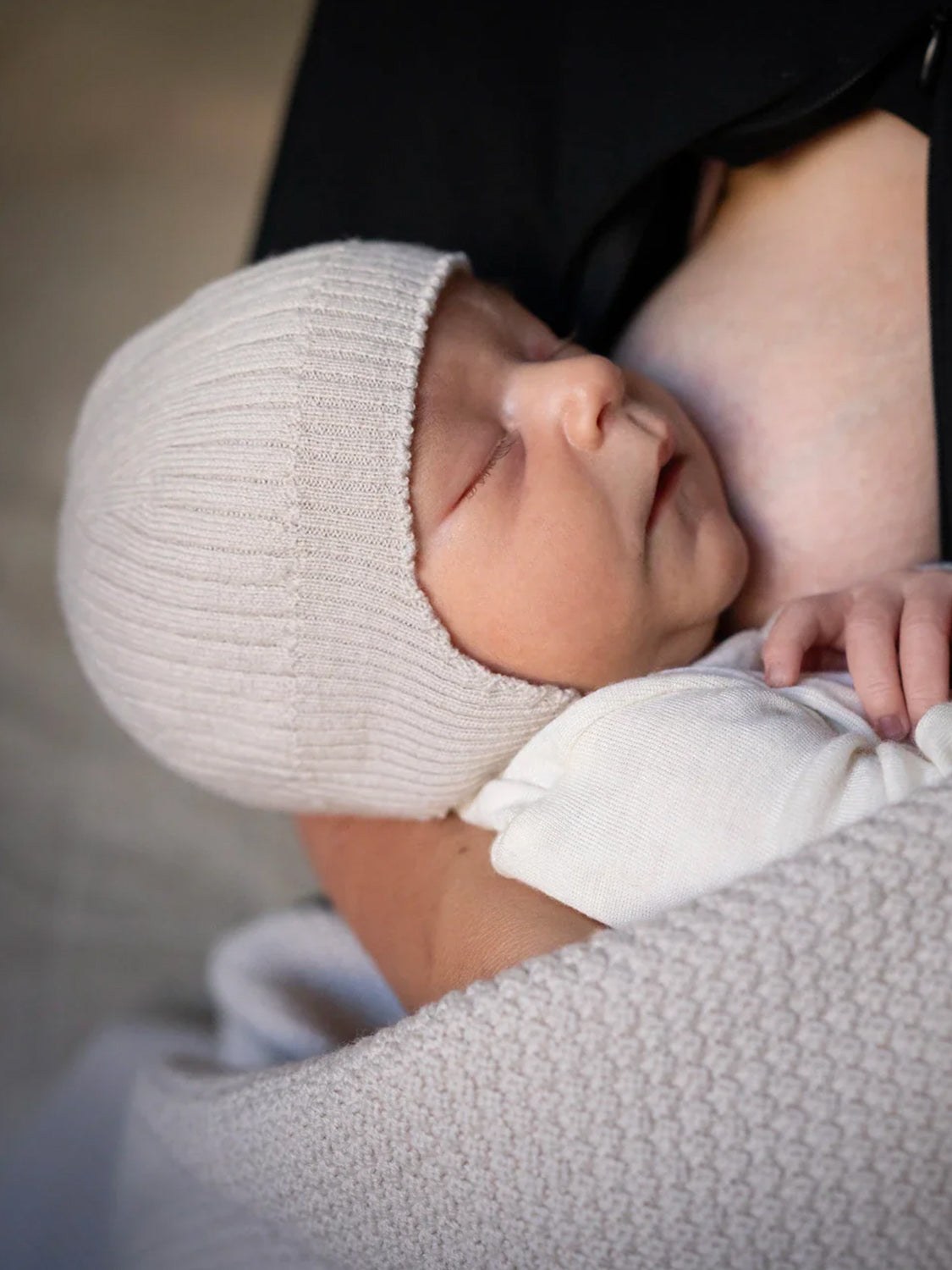 THE WOOLLY BABY HAT - sand