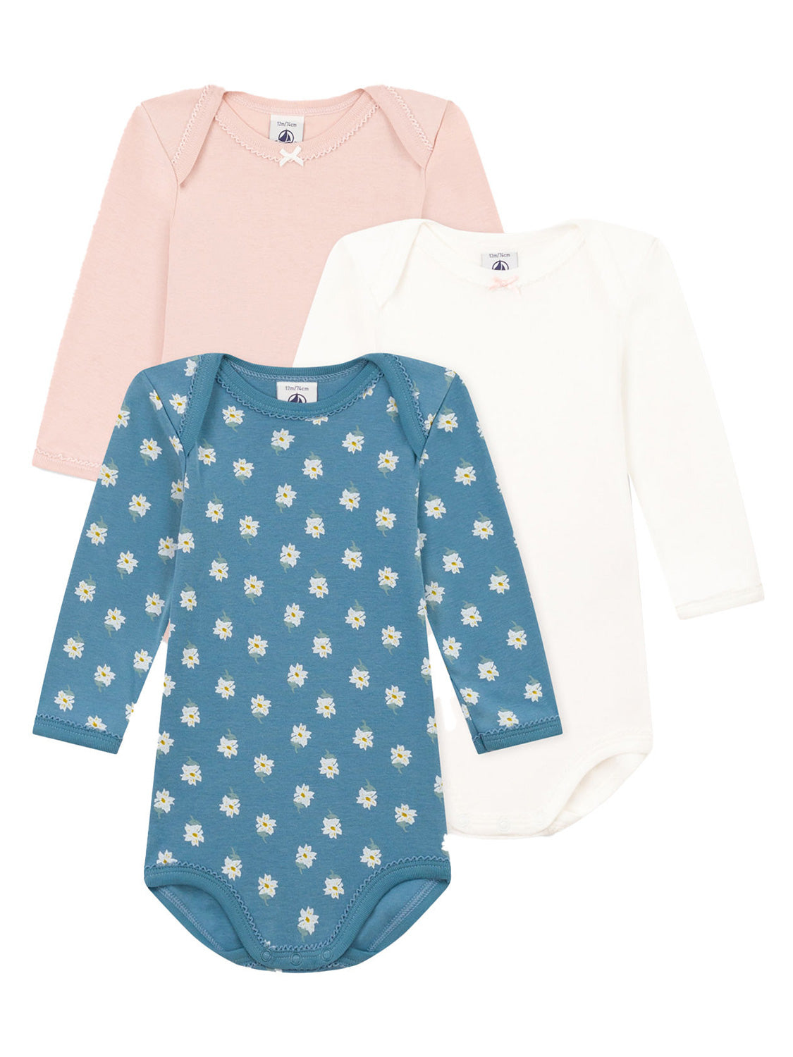 Langarmbody-Set EDEL in bunt bunt: Drei Baby-Bodys, zwei unifarben und einer geblümt, mit Umschlag-Schulteröffnungen und Druckknopfverschluss, ideal für den Alltag.