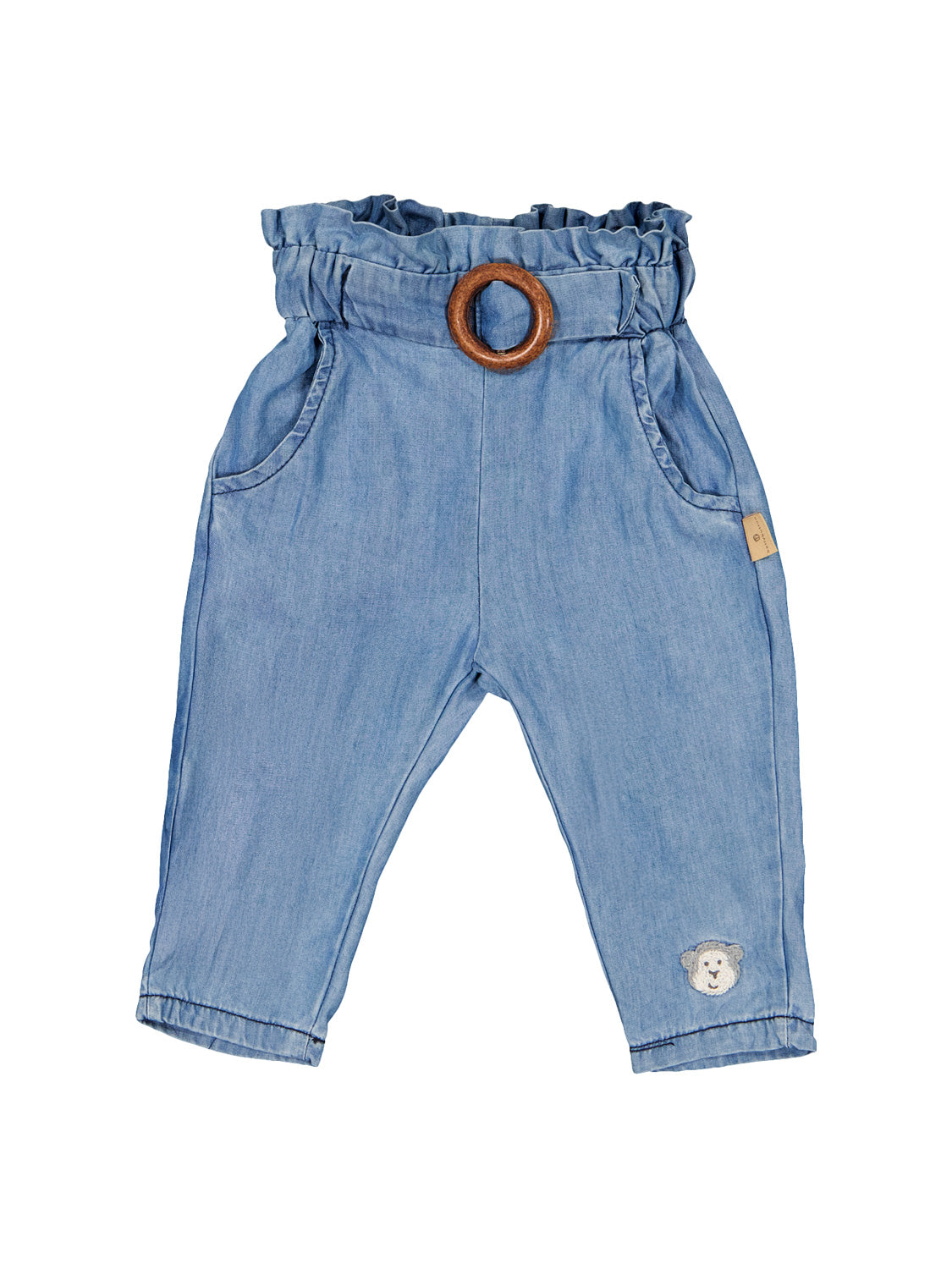 Hose Blau: Kinderjeans mit elastischem Paperbag-Bund, Stoffgürtel mit Holzbuckle, Seitentaschen, und gesticktem Teddybär-Gesicht am Beinabschluss. Perfekt für bequemen, stilvollen Look.