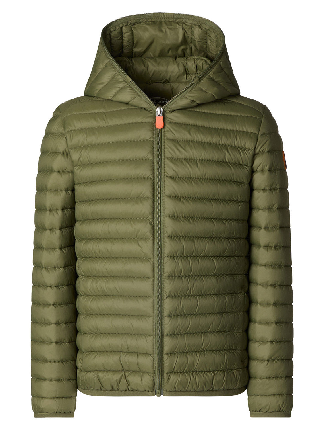 Steppjacke HUEY in dusty olive mit Kapuze, horizontalen Steppnähten und orangefarbenem Zipper. Ideal für leichte Wärme und stilvollen Komfort.