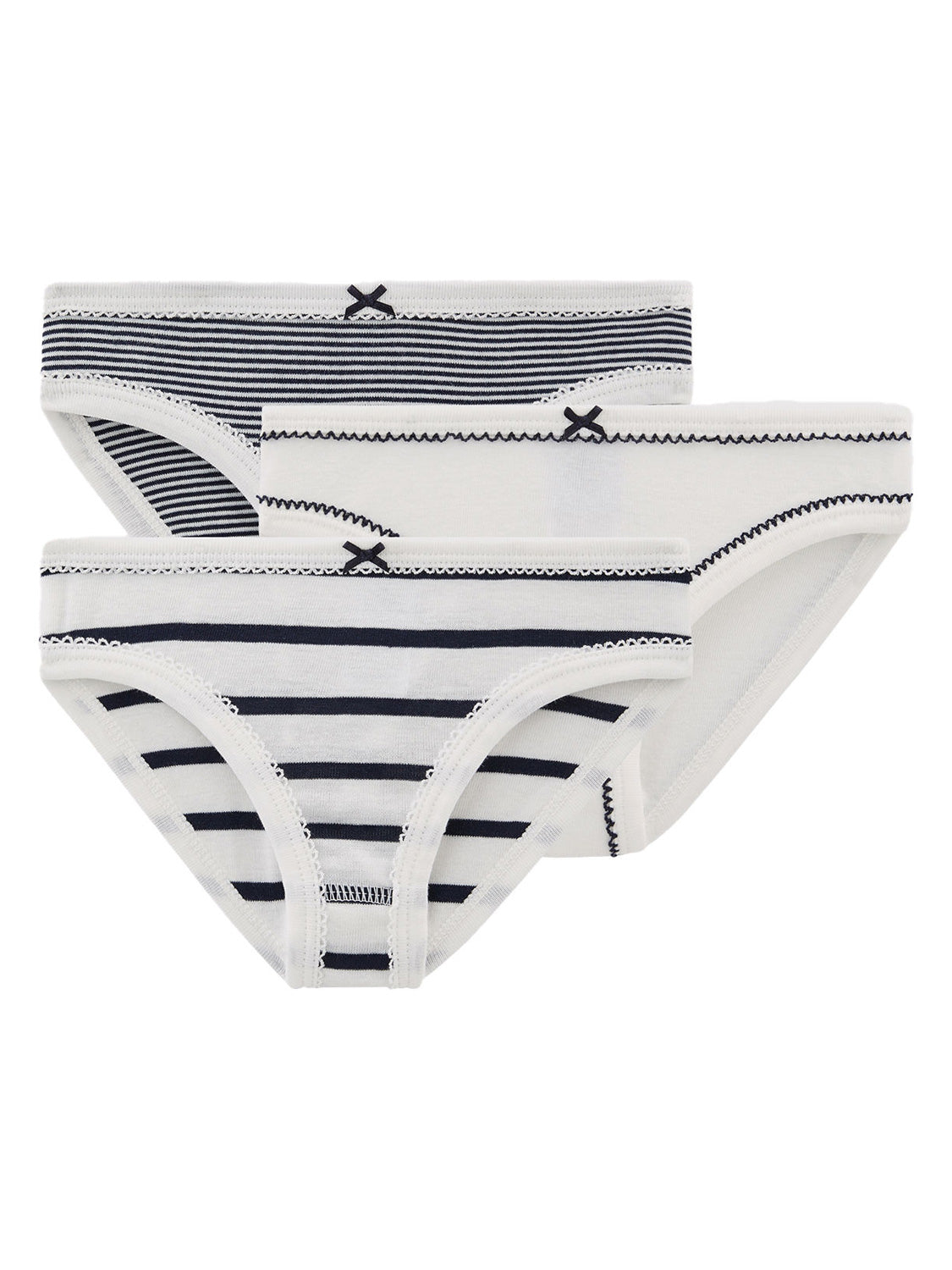 Slip GIRLY 3er Pack in bunt bunt: Drei Mädchen-Slips aus Baumwolle, zwei mit navy-blauen Streifen und einer in Weiß mit navy-Nähten und Dekoschleife.