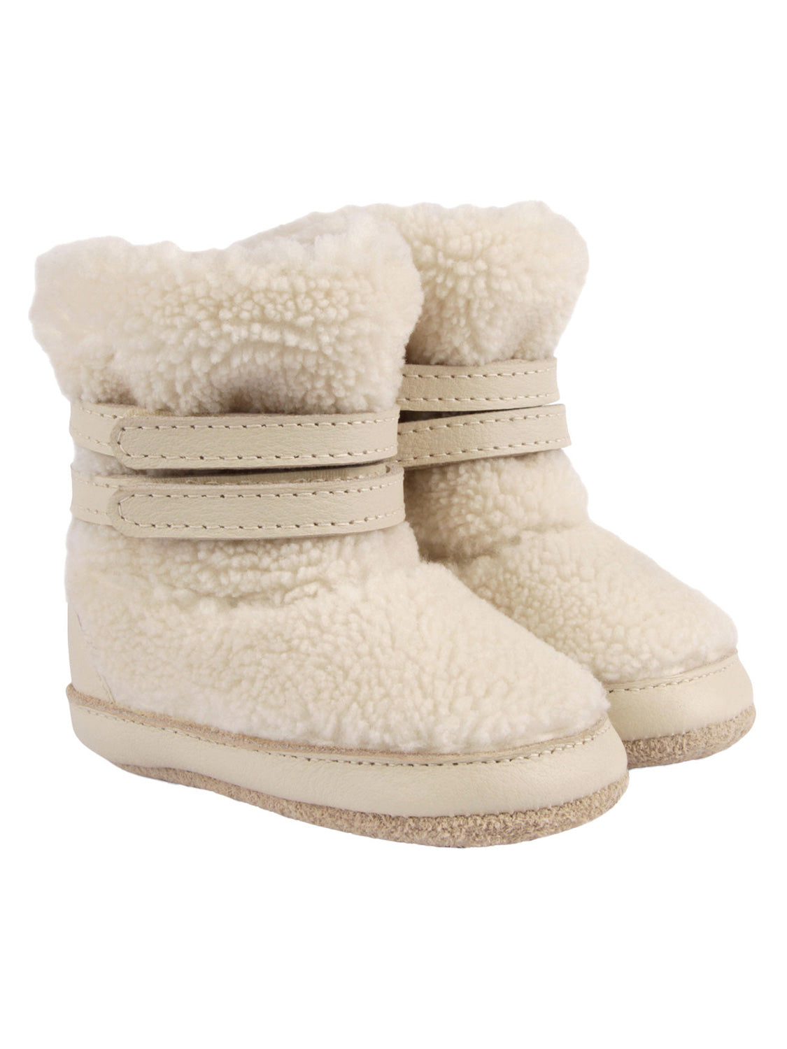 Krabbelschuhe LARISSO gefüttert in off white, weiche, kuschelige Babybooties mit sherpaähnlichem Futter und zwei vorderen Verschlussriemen, ideal für warme, gemütliche Füße.