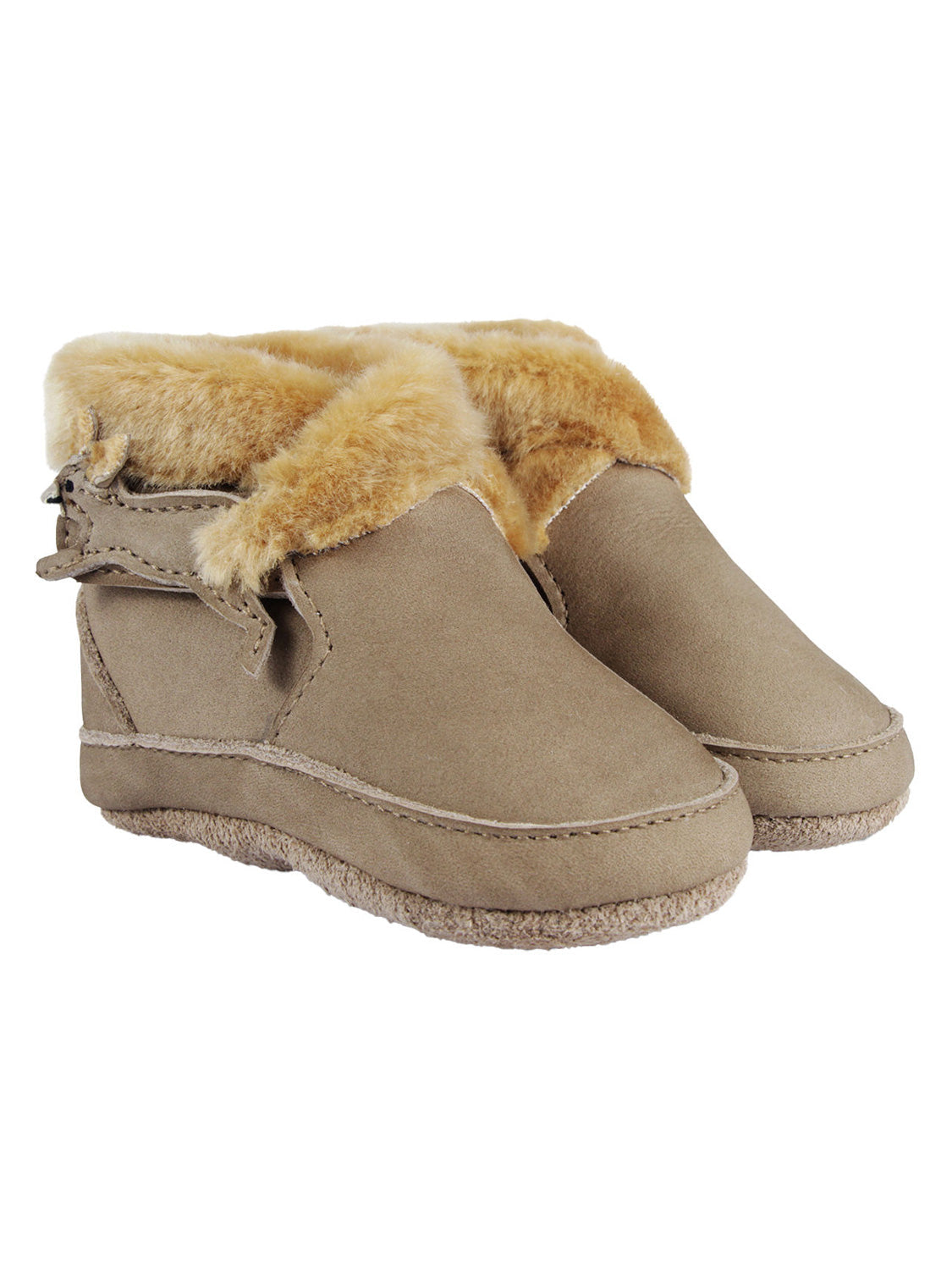 Krabbelschuhe TWISI - SQUIRREL gefüttert in truffle truffle: Ankle-hohe, beige Wildleder-Slipper mit flauschigem, goldbraunem Kunstfellfutter, ideal für komfortable Babyschritte.