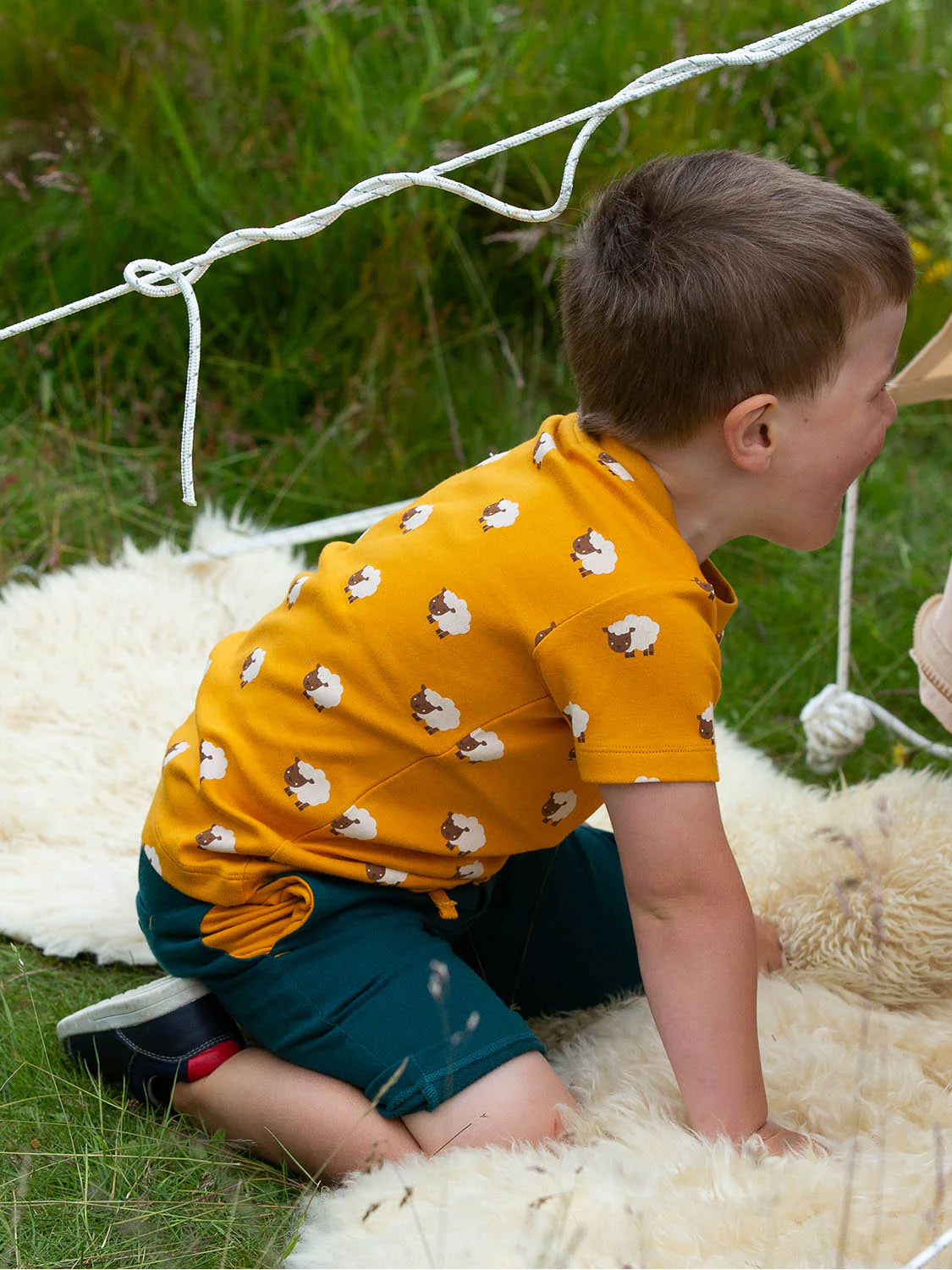 T-shirt COUNTING SHEEP AOP yellow
