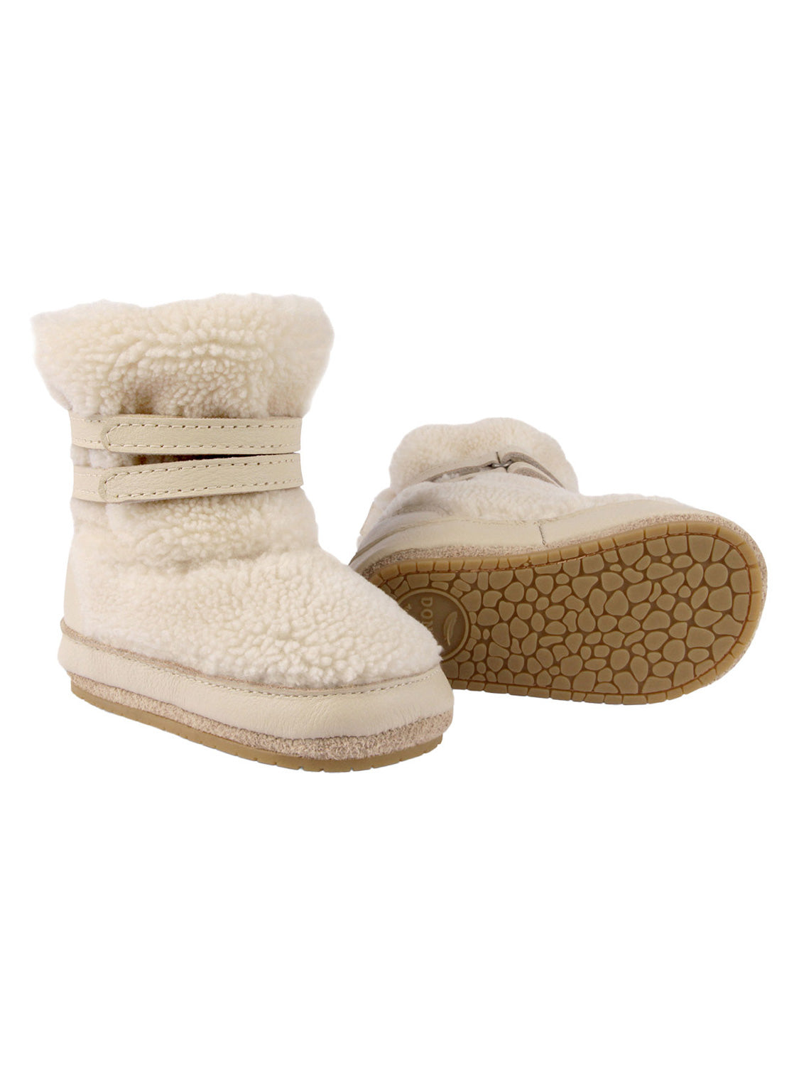 Lauflernschuhe LARISSO gefüttert in offwhite zeigen weiche Sherpa-Oberfläche und strukturierte Gummisohle. Perfekt für Babys, mit zwei Riemen zum Schließen.