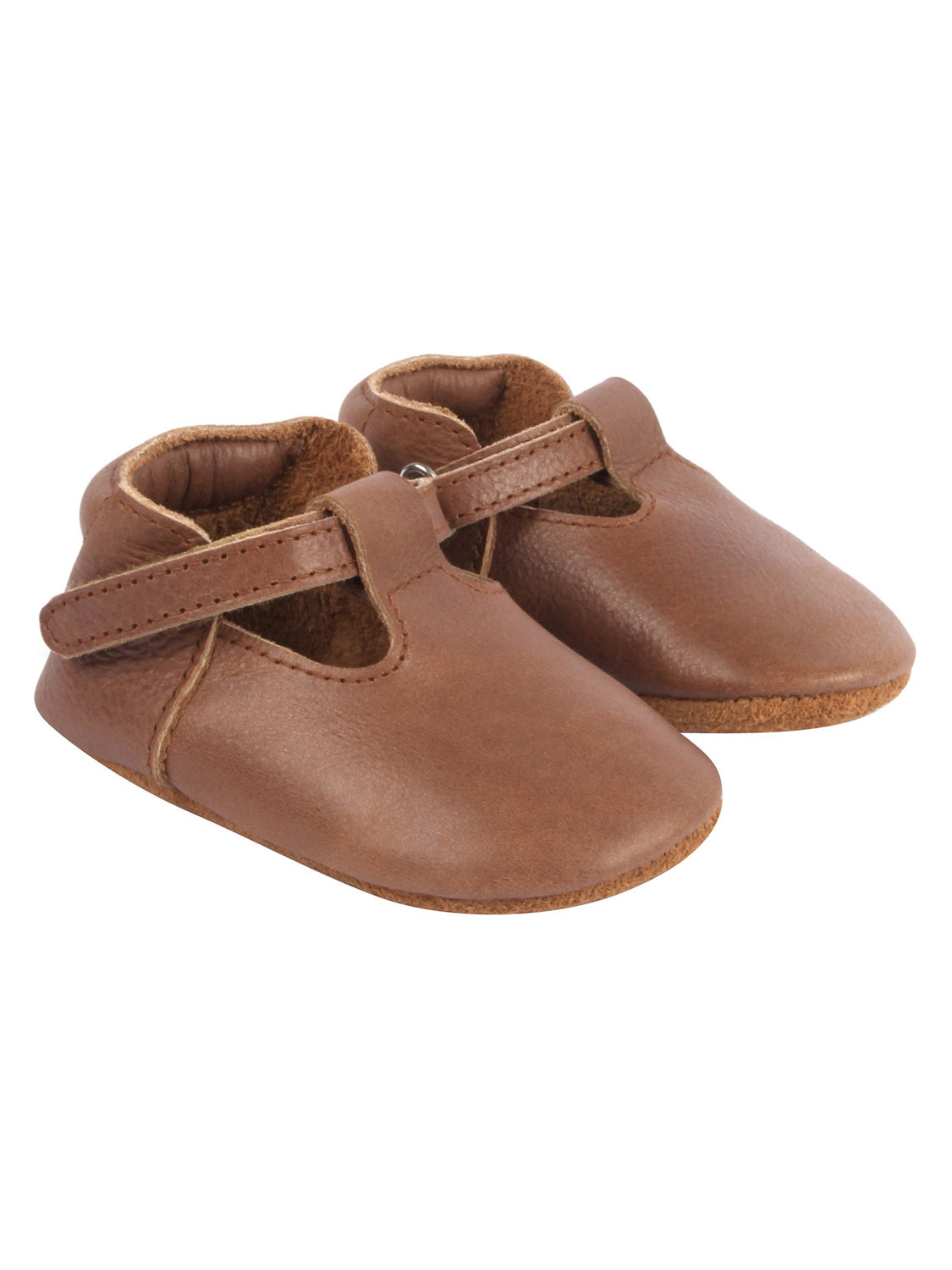 Krabbelschuhe ELIA in cognac: Kleine, braune Lederschuhe im Mokassin-Stil mit einem Riemen über dem Spann, ideal für Babys. Perfekte Ergänzung für Baby-Mode von bellybutton.