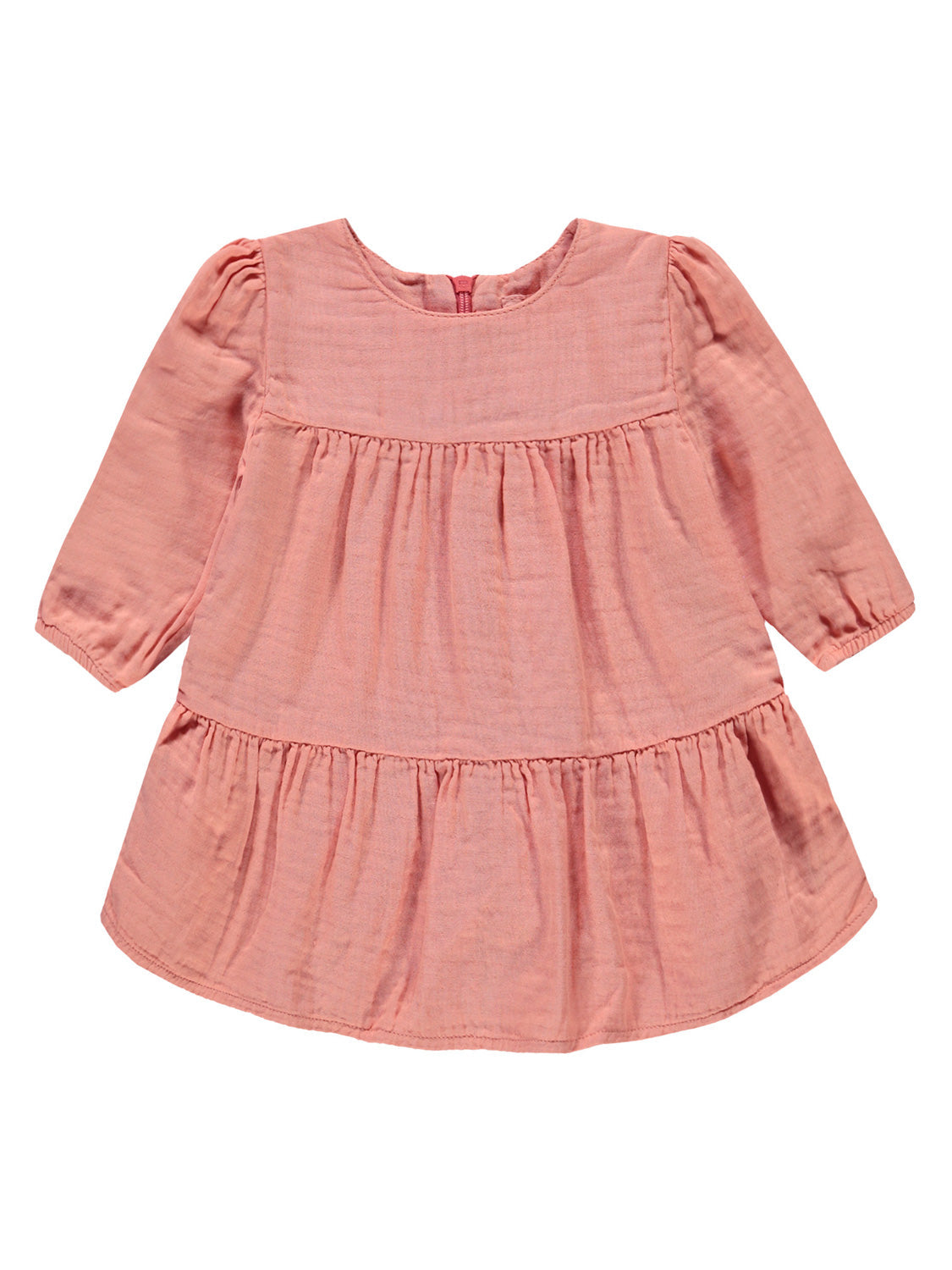 Kleid Koralle: Langärmliges Kinderkleid mit Rundhalsausschnitt, elastischen Bündchen und gerafften Nähten, die zwei sanfte Rüschenstufen am Rock bilden, ideal für stilvolle Kinderkleidung von bellybutton.