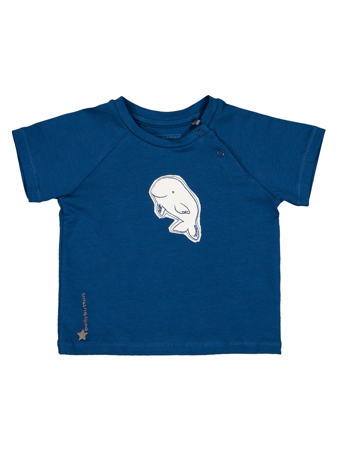 T-Shirt Blau: Kurzärmeliges Kinder-T-Shirt mit weißem Wal-Umriss, Druckknöpfen an der Schulter und bellybutton-Logo am Saum. Ideal für einfaches Anziehen von Kleinkindern.