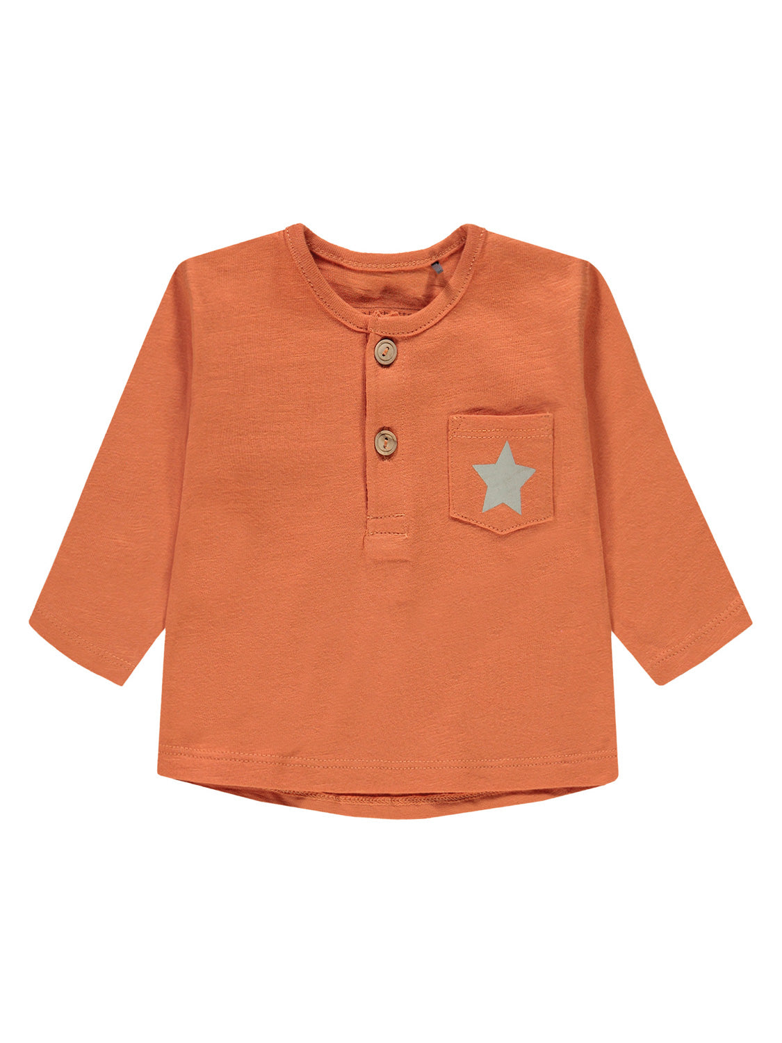 Langarmshirt My Boy Orange mit Rundhalsausschnitt und Zwei-Knopf-Leiste, Brusttasche mit grauem Sternmotiv, ideal für Kinder.
