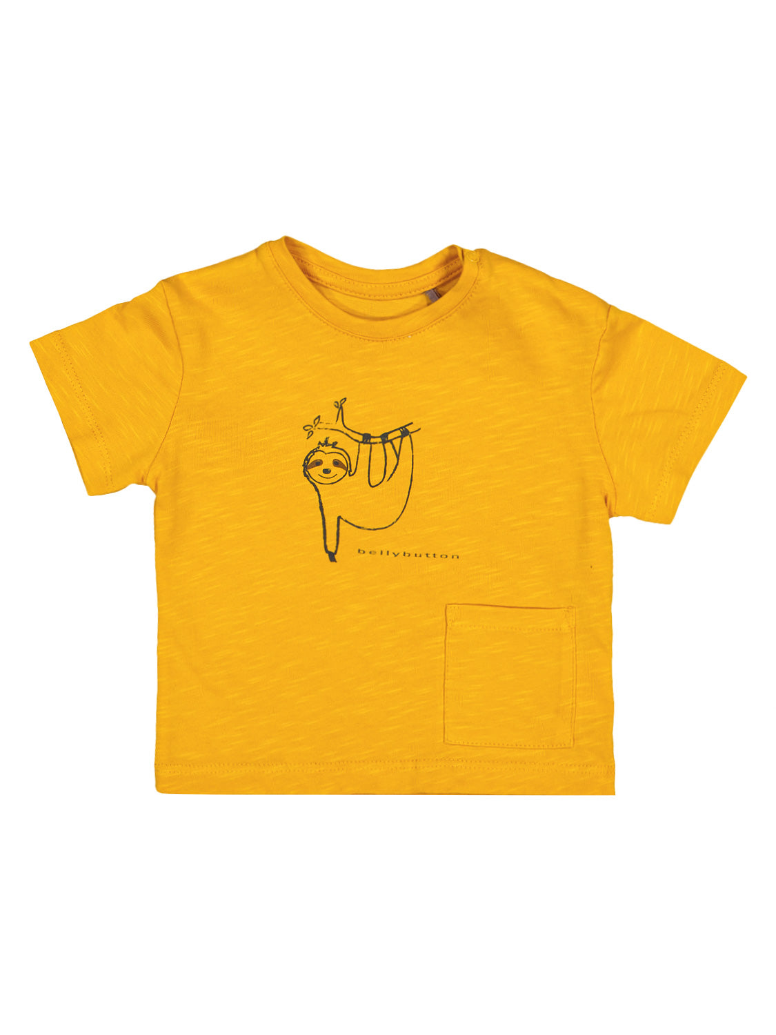 T-Shirt Lazy Sloth Gelb mit lächelndem Faultier-Print und bellybutton-Schriftzug, inklusive quadratischer Tasche am Saum. Perfekt für Kinder, erhältlich bei bellybutton.