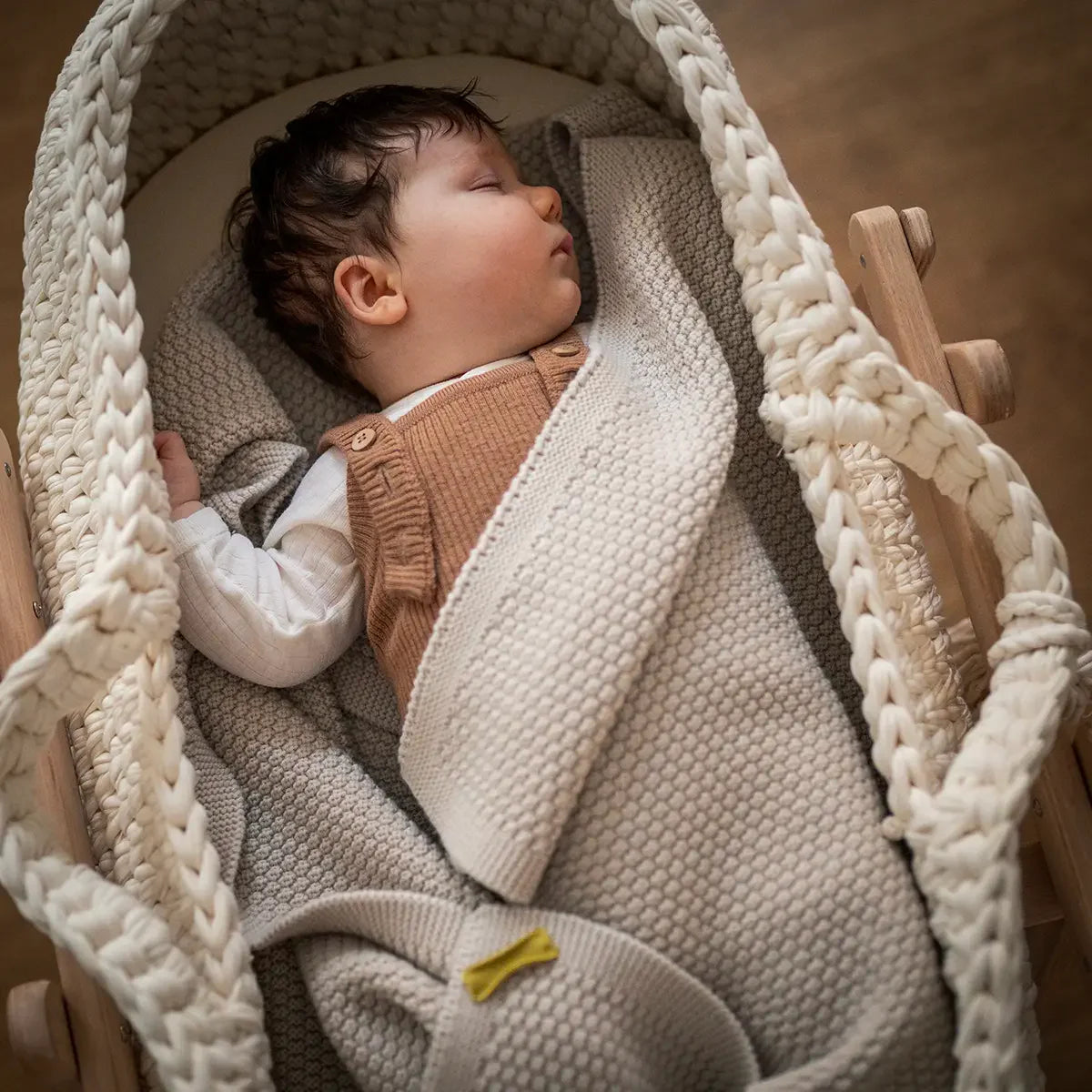 Beige Babydecke aus Merinowolle