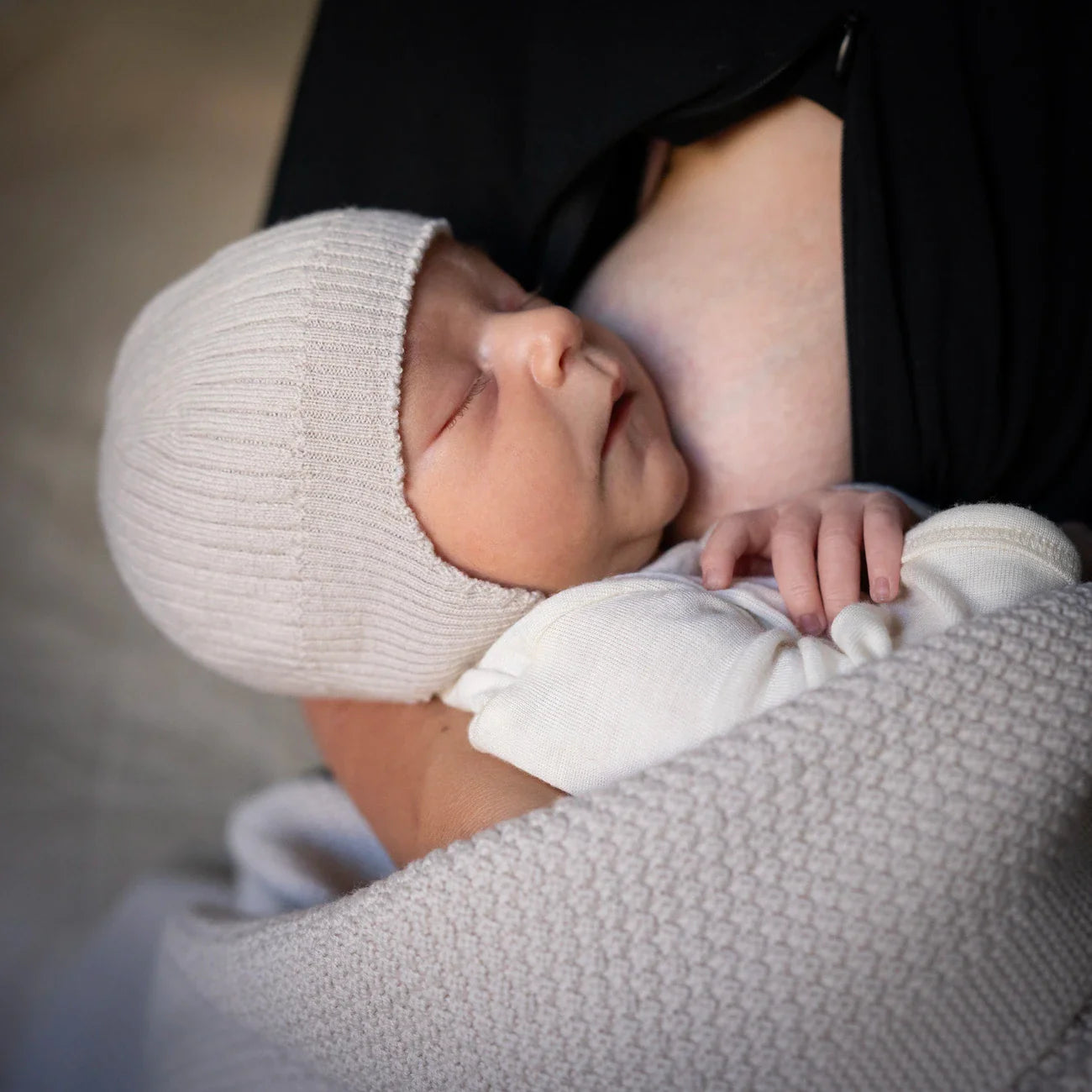 THE WOOLLY BABY HAT - sand